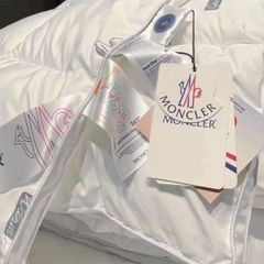 Chăn lông vũ Moncler siêu nhẹ 200x230cm - Giữ ấm tuyệt đối cho mùa đông giá lạnh, dễ giặt và bảo quản