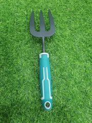 Cây Xới Đất Total THFTF38 – Dụng Cụ Làm Vườn Nhỏ Gọn, Bền Bỉ, Tay Cầm Chống Trượt, Thiết Kế 3 Chấu Cứng Cáp