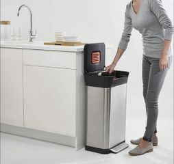 Thùng rác tự động Joseph Joseph Titan 30L - Thiết kế hiện đại, hệ thống nén rác hiệu quả, bảo vệ môi trường, tiện lợi cho gia đình