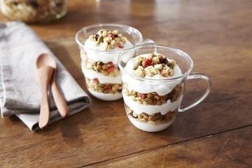 Ngũ Cốc Calbee Hỗn Hợp Các Loại Hạt, Trái Cây, Lúa Mạch 630gr Nhật