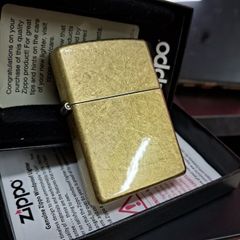 Bật Lửa Zippo Street Brass Classic - Thiết Kế Đồng Xước Bụi, Chống Gió, Chất Liệu Kim Loại, Quà Tặng Độc Đáo, Sản Xuất Tại Mỹ