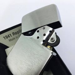 Bật Lửa Zippo 1941 Replica Mạ Chrome Xước - Thiết Kế Quân Đội Thế Chiến Thứ Hai, Chính Hãng, Duy Nhất, Quà Tặng Đặc Biệt