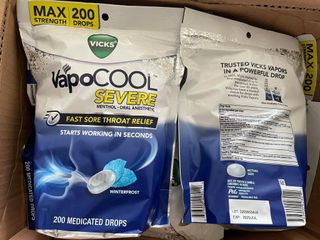 Kẹo ngậm thông cổ Vicks VapoCOOL Severe Menthol tách lẻ túi 50 viên, hàng nhập Mỹ