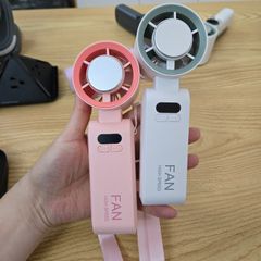 Quạt Mini Cầm Tay 200 Cấp Gió Có Sò Lạnh - Thiết Kế Gấp Gọn, Pin Bền, Đeo Cổ Tiện Lợi Cho Mùa Hè Nóng Bức