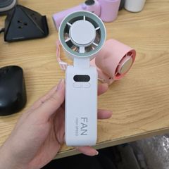 Quạt Mini Cầm Tay 200 Cấp Gió Có Sò Lạnh - Thiết Kế Gấp Gọn, Pin Bền, Đeo Cổ Tiện Lợi Cho Mùa Hè Nóng Bức