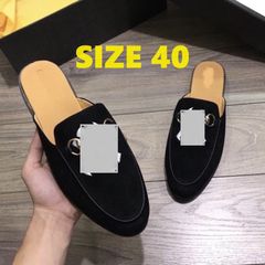 Giày Sục Nam Da Nỉ Thêu Chữ Trắng - Mẫu Mới Thời Trang Kiểu Dáng Năng Động, Chất Liệu Cao Cấp, Phù Hợp Mọi Dịp