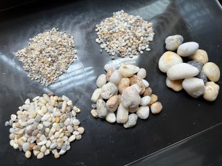 Sỏi Biển Ba Màu Tự Nhiên Trang Trí Thủy Sinh - Chất Lượng Cao, 500g - 1kg cho Bể Cá và Không Gian Sống Tươi Mát