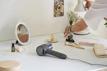 Máy Sấy Tóc Ion Âm 2Lock 1800W - Sấy Nhanh, Mượt Mà, Không Xẹp Tóc - Công Suất Turbo, Màn Hình Cảm Ứng Thời Thượng