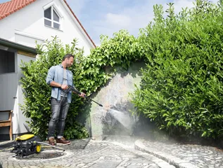 Máy Rửa Xe Cao Áp Karcher K5 Compact - Thiết Kế Gọn Nhẹ, Động Cơ Làm Mát Nước, Công Suất 40m²/h, Phù Hợp Với Nhu Cầu Vệ Sinh Nhà Cửa