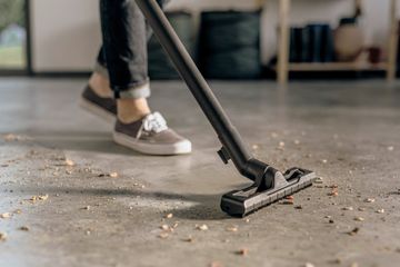 Máy Hút Bụi Karcher WD 2 Plus V - Hút Khô & Ướt, Công Suất 1000W, Dung Tích 12L, Chức Năng Thổi, Thiết Kế Nhỏ Gọn, Tiện Lợi Cho Gia Đình