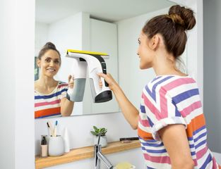 Máy lau kính Karcher WV 6 Plus - Thiết bị vệ sinh cửa kính sáng bóng, công nghệ hút nước tiên tiến, chất lượng Đức.