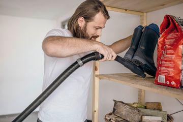 Máy Hút Bụi Khô và Ướt KARCHER WD 3 S Premium - Thực Phẩm Làm Sạch Mạnh Mẽ, Thiết Kế Nhỏ Gọn 17L, Tiện Ích Chức Năng Thổi Bụi