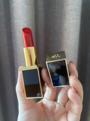 Nhí - Son Tom Ford 16 Scarlet Rouge Đỏ Cổ Điển (Vỏ Đen)