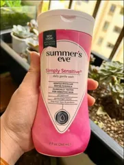 Dung Dịch Vệ Sinh Summer'S Eve Simply Sensitive Cleansing ( hồng nhạt)