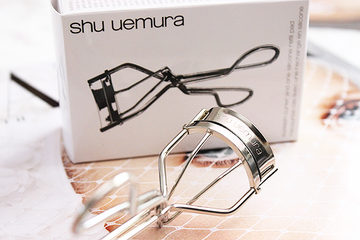 Kẹp Bấm Mi Shu Uemura - Eyelash Curler Thiết Kế Nhật Bản, Giúp Mi Cong Đều, Bấm Nhẹ Nhàng, Phụ Kiện Trang Điểm Chuyên Nghiệp