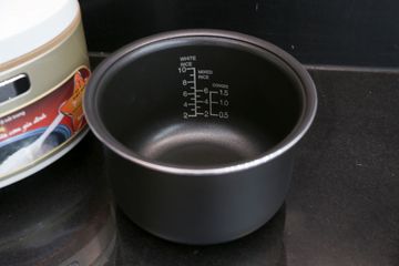 Nồi Cơm Điện Sharp KS-TH18-GL 1.8 Lít - Sang Trọng, Hẹn Giờ Thông Minh, Công Nghệ Nấu 3D, Dùng Cho 4-6 Người