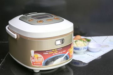Nồi Cơm Điện Sharp KS-TH18-GL 1.8 Lít - Sang Trọng, Hẹn Giờ Thông Minh, Công Nghệ Nấu 3D, Dùng Cho 4-6 Người