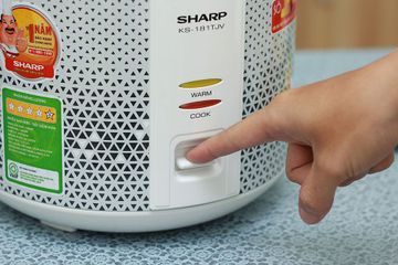 Nồi cơm điện Sharp KS-181TJV 1.8 lít - Thiết kế thời trang, nấu cơm nhanh, giữ ấm dễ dàng, phù hợp cho gia đình 4-6 người