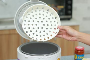 Nồi cơm điện Sharp KS-18TJV 1.8 lít - Nấu cơm nhanh, tiết kiệm điện, có xửng hấp rau củ và bánh bao, phù hợp cho gia đình 4-6 người