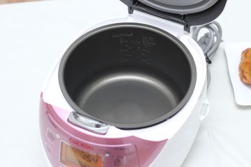 Nồi cơm điện tử Cuckoo CR-0631F 1L - Đa chức năng nấu cơm, cháo, bánh, công suất 580W, dễ sử dụng, tiết kiệm điện, sản xuất Hàn Quốc