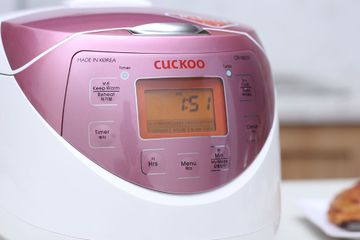 Nồi cơm điện tử Cuckoo CR-0631F 1L - Đa chức năng nấu cơm, cháo, bánh, công suất 580W, dễ sử dụng, tiết kiệm điện, sản xuất Hàn Quốc