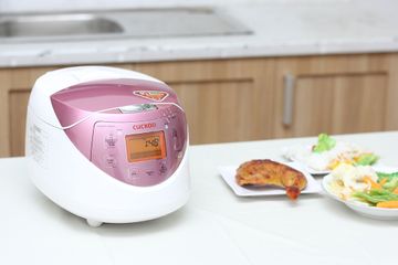 Nồi cơm điện tử Cuckoo CR-0631F 1L - Đa chức năng nấu cơm, cháo, bánh, công suất 580W, dễ sử dụng, tiết kiệm điện, sản xuất Hàn Quốc
