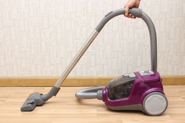 Máy Hút Bụi Electrolux ZLUX1811 1800W - Công Nghệ Cyclonic, Bộ Lọc Hepa, Thiết Kế Nhỏ Gọn, Chính Hãng, Dễ Dàng Vệ Sinh