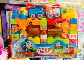 Đồ chơi xếp hình tàu hỏa Thomas có 79 chi tiết 899-1