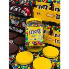 Kẹo Socola Nhân Đậu Phộng M&M 1757g - Nắp Vàng, Hương Vị Ngọt Ngào, Lý Tưởng Cho Tiệc Tùng Và Xem Phim