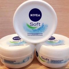 Kem Dưỡng Ẩm Chuyên Sâu Nivea Soft 200ml
