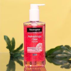 Sữa rửa mặt sáng da mụn Neutrogena Refreshingly Clear Facial 200ml
