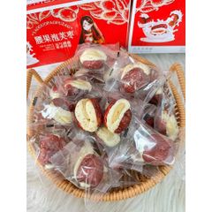 Táo Đỏ Kẹp Sữa Lạc Đà Nhân Hạt Điều 300gram - Hạt Dinh Dưỡng Ngon Miệng và Bổ Sung Năng Lượng Tự Nhiên, Món Ăn Vặt Lý Tưởng
