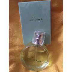Nước hoa nữ Avon Wish of Luck 50ml - Hương thơm tươi mát quyến rũ từ bưởi, hoa nhài và gỗ, chai xanh lá thanh lịch cho cô gái hiện đại.
