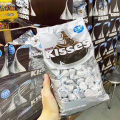 Kẹo Socola Kisses Milk Chocolate Hershey 1,58 Kg - Ngọt Ngào Mỹ, món quà tuyệt vời cho tín đồ socola và dịp lễ hội.