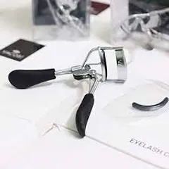 Bấm Mi Cán Đen Vacosi BM03