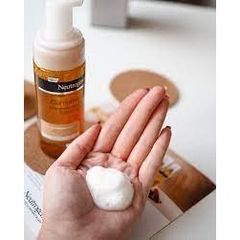 Sữa Rửa Mặt Tinh Chất Nghệ Neutrogena Calme Curcuma - 150ml