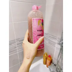 Sữa tắm có hạt F&W So White Exfoliating Shower Gel  940ml