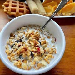 Ngũ cốc Calbee Nhật Ăn Kiêng Giảm Cân Mix Sữa Chua Trái Cây Granola 