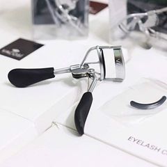 Bấm Mi Lò Xo Cán Đen Mini
