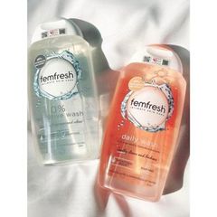 Dung Dịch Vệ Sinh Phụ Nữ Femfresh 250ml - Chăm Sóc Vùng Nhạy Cảm, Giúp Cân Bằng pH, Tạo Cảm Giác Sạch Sẽ, Tươi Mới Trong Ngày