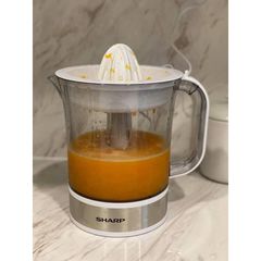Máy Vắt Cam Sharp EJ-J415-WH 40W - Dung Tích 1.5L, Tự Đảo Chiều, Chân Đế Chống Trượt - Giải Pháp Pha Chế Nước Ép Tại Gia