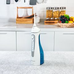 Máy Tăm Nước Không Dây LocknLock ENR156BLU - Tạo Sóng Nước 4 Chế Độ, Dung Tích 200ml - Bảo Hành 2 Năm, Sạc USB Tiện Lợi