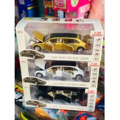 Mô hình xe ô tô Automini 1:32 Scale Die Cast Model có đèn, mở được cửa giao màu ngẫu nhiên 233948