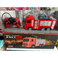 Xe Ô Tô Cứu Hỏa Điều Khiển Từ Xa 4 Chiều Có Đèn Phát Sáng 666-8 - Đồ Chơi Thú Vị Cho Trẻ Em (Tặng Kèm Pin)