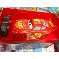 Hộp đồ chơi điều khiển từ xa Xe ô tô FAMOUS CAR 4 chiều với đèn LED sáng - Quà tặng thú vị cho trẻ em