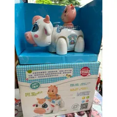 Hộp đồ chơi Bò sữa lắp pin biết đi, có nhạc và đèn phát sáng 1020 (tặng kèm pin)