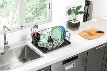Giá úp bát Kaiyo KDR-6094 có khay hứng nước, chất liệu inox và nhựa, tiện lợi cho gia đình 6 người, thiết kế chống ẩm ướt.