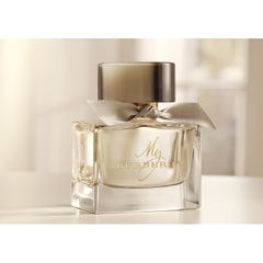 Nước hoa nữ Burberry My Burberry Eau de Toilette 90ml - Hương hoa cỏ quyến rũ, tinh tế, phù hợp cho phái đẹp từ 25 tuổi trở lên