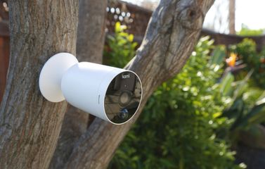 Camera Wifi Kami Wire-Free Outdoor - Giám sát không dây 1080P Full HD, pin sạc tiện lợi, ứng dụng Yi Home, chống nước, bảo vệ an toàn cho gia đình.