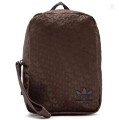 Balo Adidas Bucket Mini HS6732 - Thiết Kế Nhỏ Gọn, Phong Cách Năng Động 21x19x6cm, Chất Liệu Bền Bỉ, Dễ Vệ Sinh, Phù Hợp Mọi Đối Tượng